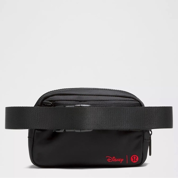 Disney x lululemon Everywhere Belt Bag Mickey in Motion Graphic - Picture 3 of 8